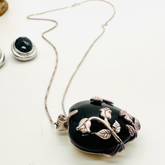 Vintage Silver Black Heart Onyx Rose Pendant - Picture 5 of 12